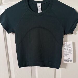 NWT and Pulltags!!! Lululemon Athletica Legacy Green Run Swiftly Crop Size 4!